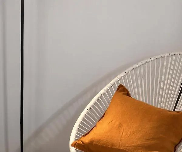 N - Space Modern Guestrooms Konukevi 4*